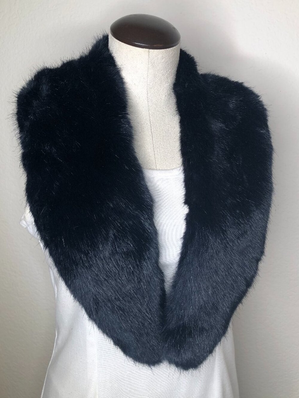 LOVELY Faux Fur Collar/ Winter Wrap Stole